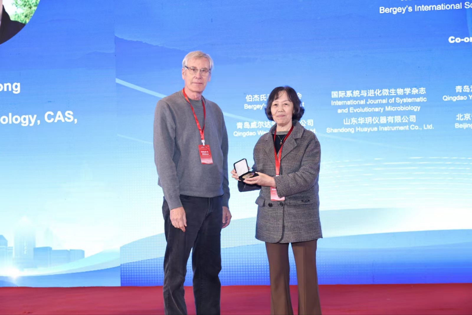 微生物研究所东秀珠研究员荣获伯杰氏奖章